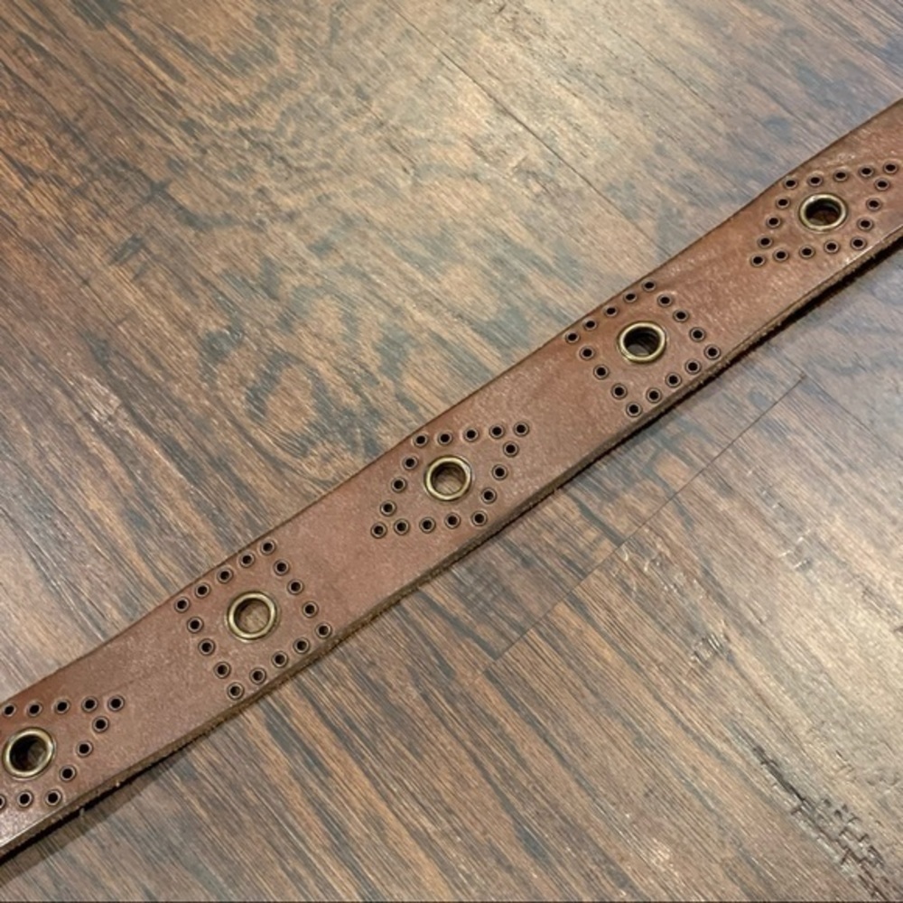 Brown Leather Belt with Brass Hardware Size Medium - Picture 3 of 14